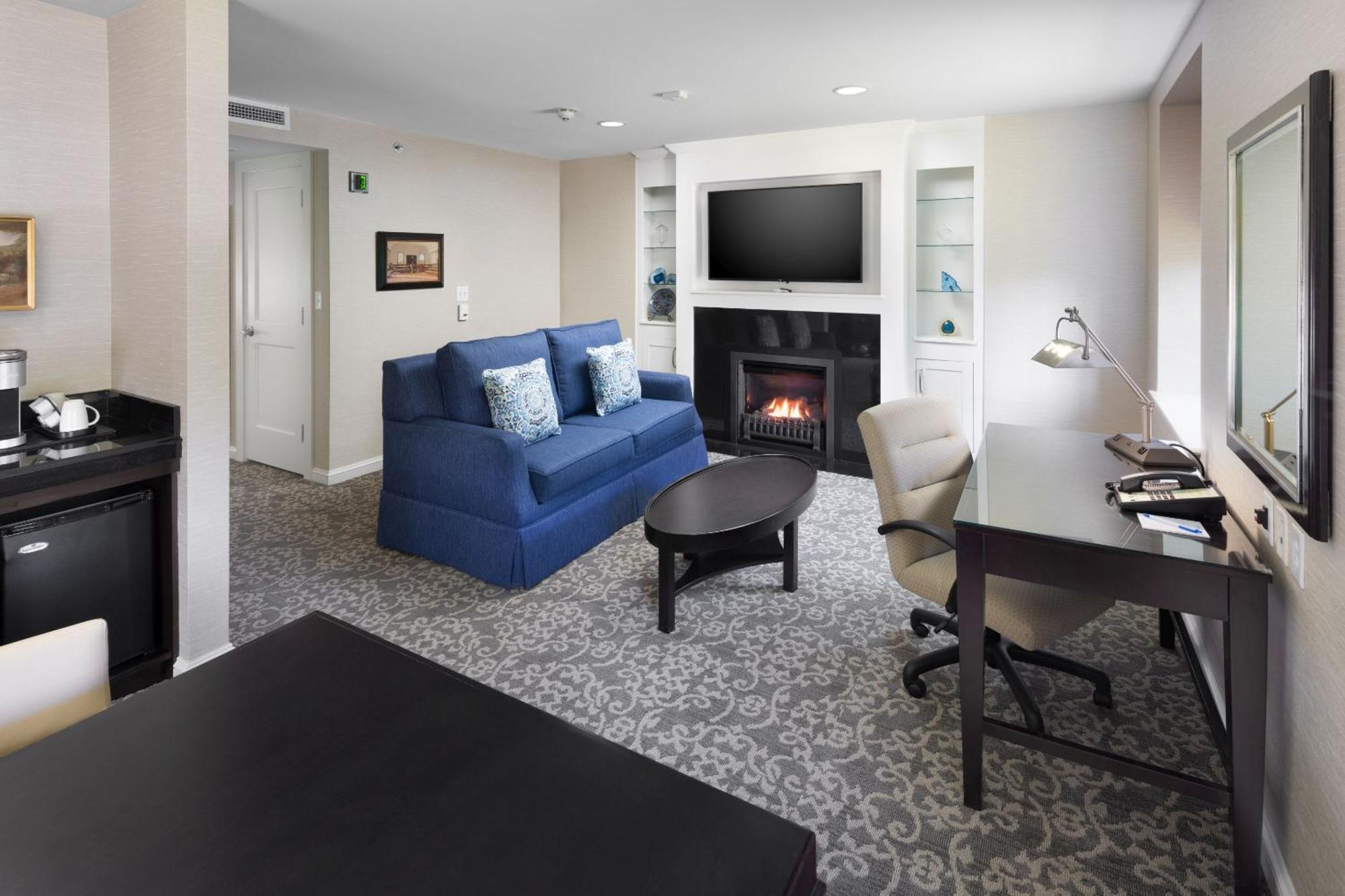 Andover Inn Bagian luar foto