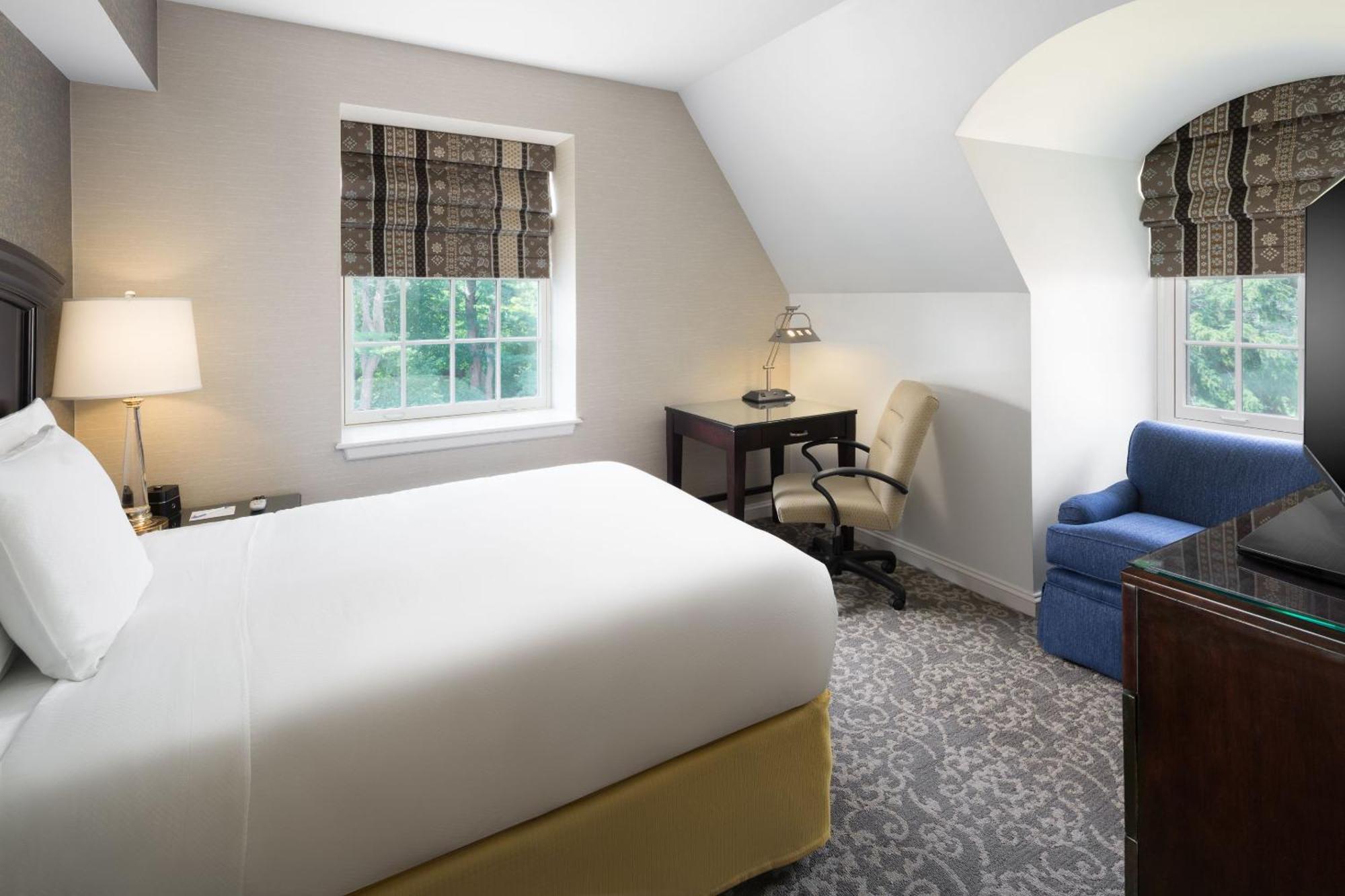 Andover Inn Bagian luar foto